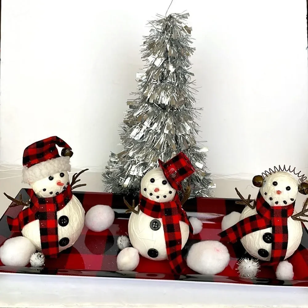 406‎ - 3 CAROLING SNOWMEN IN THE SNOW